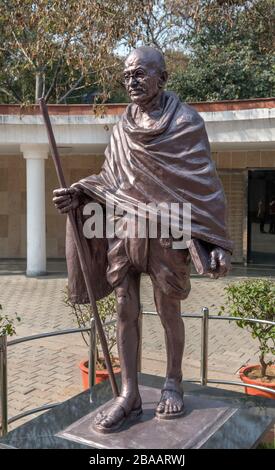 Statue von Mahatma Gandhi in Raj Ghat, Neu-Delhi, Indien Stockfoto