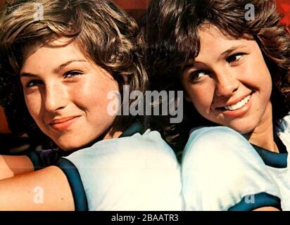 LITTLE DARLINGS 1980 Paramount Pictures Film mit Tatum O'Neal auf der linken Seite und Kristy McNichol Stockfoto