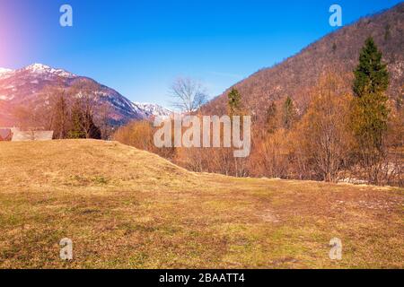 Alpenlandschaft im Frühjahr an einem sonnigen Tag Stockfoto