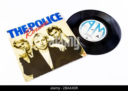 Eine 7' 45-U/min-Schallplatte von "Roxanne" von The Police mit Originalhülse, isoliert auf weißem Hintergrund Stockfoto