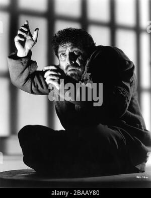 J. CARROLL Naish Porträt als Daniel der Hunchback-Assistent im HAUS VON FRANKENSTEIN 1944 Regisseur ERLE C. KENTON Story Curt Siodmak Universal Pictures Stockfoto