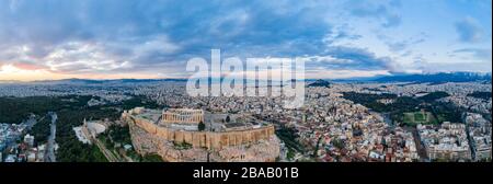 Luftbild der Akropolis von Athen, Athena-Tempel Nike, Parthenon, Hekatompedon-Tempel, Heiligtum des Zeus Polieus, Odeon des Herodes Atticus Stockfoto