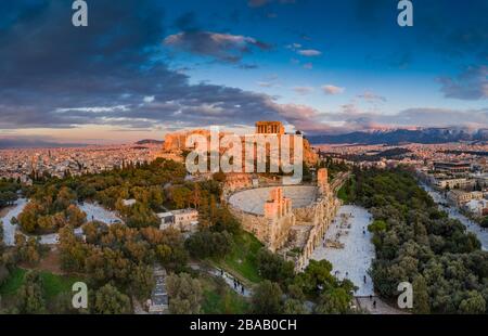 Luftbild der Akropolis von Athen, Athena-Tempel Nike, Parthenon, Hekatompedon-Tempel, Heiligtum des Zeus Polieus, Odeon des Herodes Atticus Stockfoto