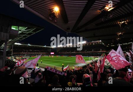 Ein allgemeiner Blick auf das City Ground, wie die Fans von Nottingham Forest feiern Stockfoto