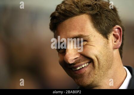 Tottenham Hotspurs Manager Andre Villas-Boas lächelt auf der Touchline Stockfoto