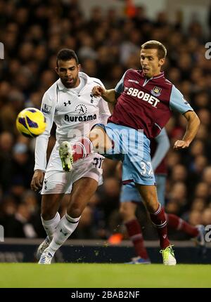 Tottenham Hotspur's Sandro und West Ham United kämpfen Gary O'Neil um den Ball Stockfoto