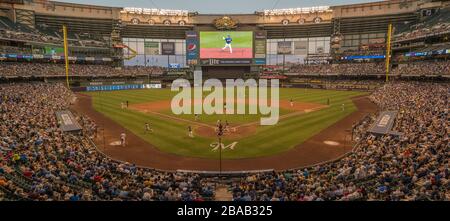 Baseballspiel im Miller Park, Milwaukee, Wisconsin, USA Stockfoto