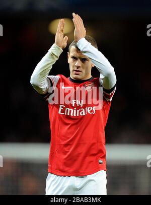 Arsenals Jack Wilshere lobt die Fans nach dem Spiel Stockfoto