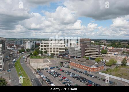 Vom Dach des Jurys Inn Hotel aus hat man einen Blick auf das Kimmerfields Reentwicklungsgebiet des Swindon Town Center Stockfoto