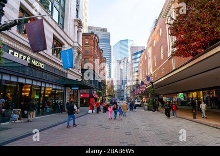 Boston MA USA - ca. Dez. 2019 - Blick auf die Boston Downtown Crossing Stockfoto