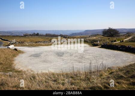 Der Aussichtspunkt Cold Stones Cut am Greenhow Hill in Nidderdale, wegen Coronavirus Lock Down 26/03/20 geschlossen Stockfoto