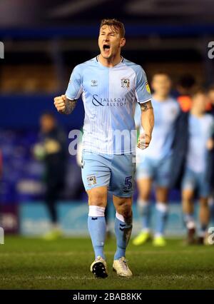 Der Kyle McFadzean von Coventry City feiert nach dem Schlusspfiff Stockfoto