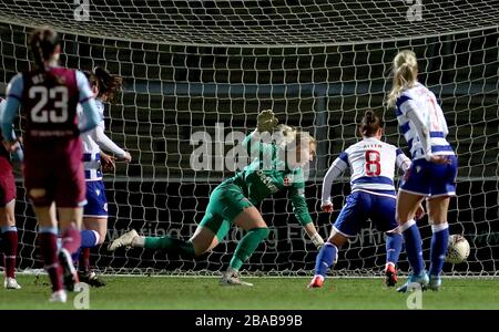 Lesens Jade Moore erzielt ihr erstes Tor des Spiels Stockfoto