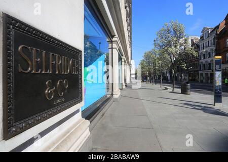 Oxford Street von Selfridges, leer mit dem Coronavirus Lockdown 2020, im Zentrum von London, Großbritannien Stockfoto