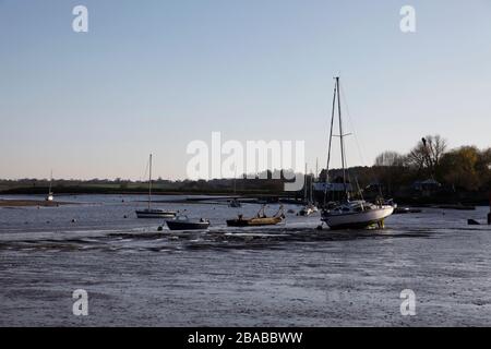 Der Fluss Deben von Woodbridge bei Ebbe, Woodbridge, Suffolk, England, Großbritannien, mit Blick auf den Fluss Stockfoto
