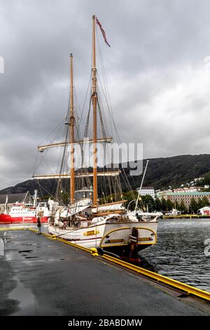 Veteranensegelschiff, die Galeas loyal (Baujahr 1877) in Bergen, Norwegen. Stockfoto