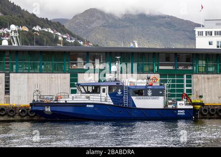 Fischerei-Strafverfolgungsschiff Rind im Hafen von Bergen, Norwegen. Eigentum der norwegischen Fischereibehörde Fiskeridirektoratet Stockfoto