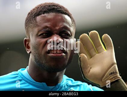 Nottingham Forest Torhüter Brice Samba Gestik gegen West Bromwich Albion Fans Stockfoto