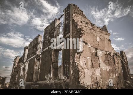 Gebäude am alten Dorf Belchite, Zaragoza (Spanien), während des spanischen Bürgerkrieges zerstört. Stockfoto