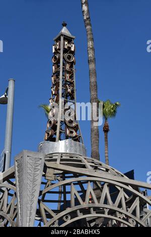 HOLLYWOOD, CA/USA - 27. JANUAR 2020: Top der vier Damen von Hollywood Gazebo, die Statue von Marilyn Monroe wurde von der Spitze gestohlen und ist immer noch mi Stockfoto