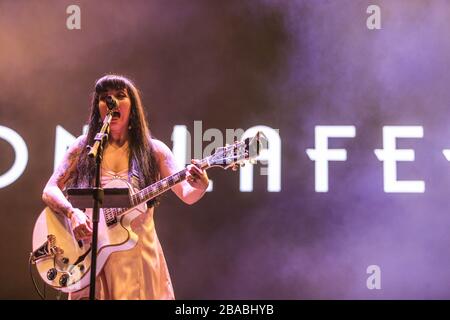 28 Oktubre 2017. Mon Laferte , Cantante chilena durante su concierto en el Festival Tecate Sonoro. (Foto: Luis Gutierrez /NortePhoto.com) Stockfoto