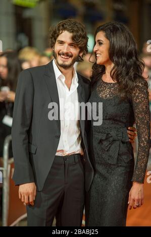 Spanische Schauspieler Yon Gonzalez und Blanca Romero posiert für die Fotografen auf dem orangefarbenen Teppich für die TV-Serie Bajo Sospecha während des 6 vorhanden Stockfoto