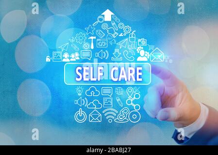 Handschriftertext schreibt Self Care. Konzeptionelles Foto die Praxis, Maßnahmen zur Verbesserung der eigenen Gesundheit zu ergreifen Stockfoto