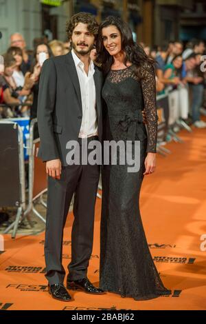 Spanische Schauspieler Yon Gonzalez und Blanca Romero posiert für die Fotografen auf dem orangefarbenen Teppich für die TV-Serie Bajo Sospecha während des 6 vorhanden Stockfoto