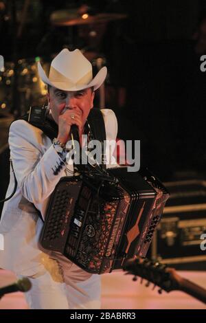 Tito Torbellino durante su concierto en el Palenque de la ExpoGan el 27 de abril 2013 en Hermosillo Sonora. . * Foto:©LuisGutierrez* Stockfoto