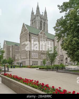 Blick auf das Gebäude der Gasson Hall des Boston College, Chestnut Hill, Massachusetts, Neuengland, USA Stockfoto