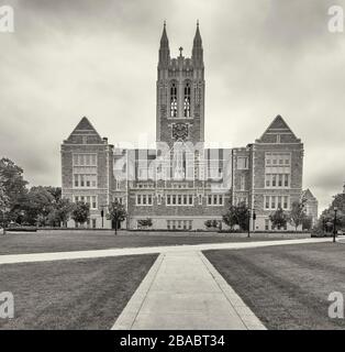 Blick auf das Gebäude der Gasson Hall des Boston College, Chestnut Hill, Boston, Massachusetts, USA Stockfoto