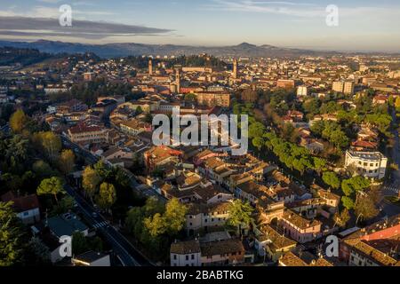 Morgenluftpanorama von Cesena in der Emilia-Romagna Italien bei Forli und Rimini, mit mittelalterlichen Burg Malatestjana, Piazza del Popolo und Roman Cathol Stockfoto