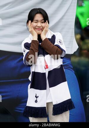 Fans von Tottenham Hotspur's Son Heung-min vor dem Premier-League-Spiel im Tottenham Hotspur Stadium, London. Stockfoto