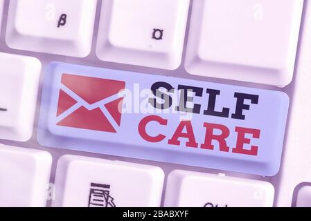 Handschriftertext Self Care. Konzeptionelles Foto die Praxis, Maßnahmen zur Verbesserung der eigenen Gesundheit zu ergreifen Stockfoto