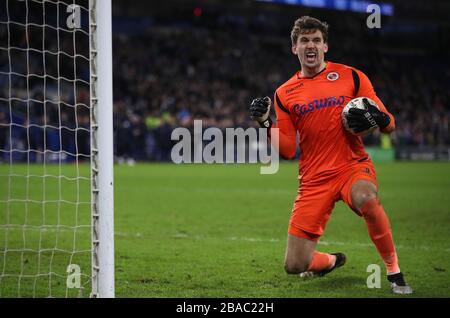 Der Lese-Torhüter Sam Walker feiert den Elfmeter des Aden Flint von Cardiff City Stockfoto
