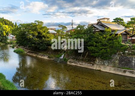 Landschaft des Flusses Miyakawa in Takayama im Sommer, Präfektur Gifu, Japan Stockfoto