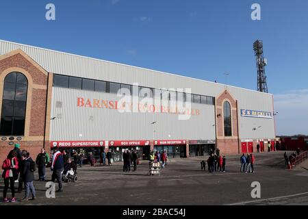 Eine allgemeine Ansicht des Fußballs von Oakwell vor dem Spiel Stockfoto