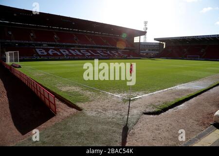 Eine allgemeine Ansicht des Fußballs von Oakwell vor dem Spiel Stockfoto