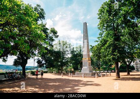 Brünn, Tschechische Republik - 21. Juni 2019: Obelisk an Denis Gärten Stockfoto