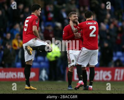 Harry Maguire von Manchester United (links), Luke Shaw und Victor Lindelof (rechts) vor Beginn der zweiten Halbzeit Stockfoto