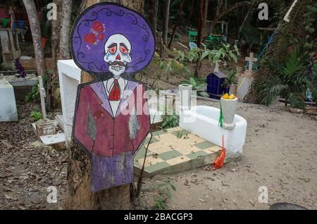 Mexikanische Calavera auf dem Friedhof bei Sayulita, Mexiko. Stockfoto