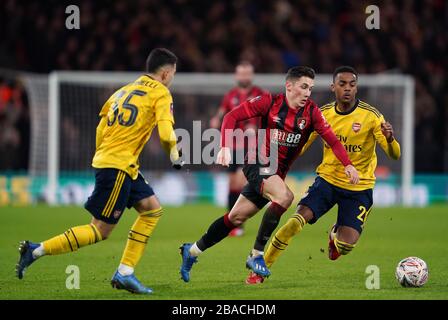 Bournemouths Harry Wilson (Center) und Arsenals Joe Willock Stockfoto