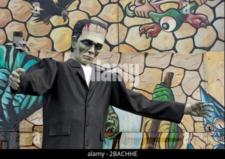 Horror-Figur des Monsters von Dr. Frankenstein auf einem Geisterzug auf dem wies'n, Oktoberfest, München, Oberbayern, Bayern, Deutschland Stockfoto