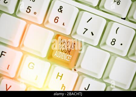 Konzeptionelle Handschrift zeigt, wer ist Ihr Publikum. Begriff Sinne wer beobachtet oder Abhören Stockfoto