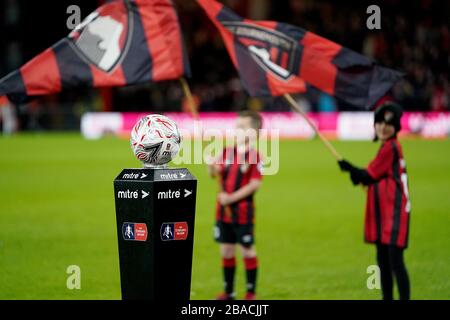 Der Emirates FA Cup Spielball vor dem Spiel Stockfoto