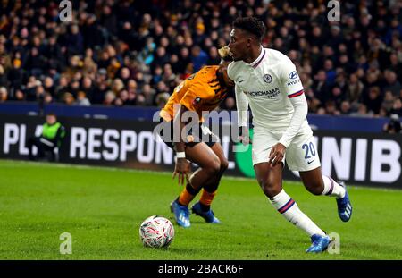 Chelseas Callum Hudson-Odoi (rechts) und Mallik Wilks von Hull City kämpfen um den Ball Stockfoto