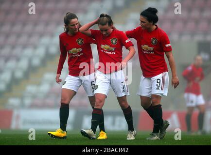 Abie McManus von Manchester United und die Jess Sigsworth-Konsolen-Teamkollegin Ella Toone von Manchester United, nachdem sie abgesetzt wurde Stockfoto