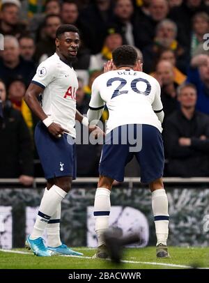 Der DELE Alli von Tottenham Hotspur feiert das erste Tor seiner Seite, indem er gegen Serge Aurier gestikuliert wird Stockfoto