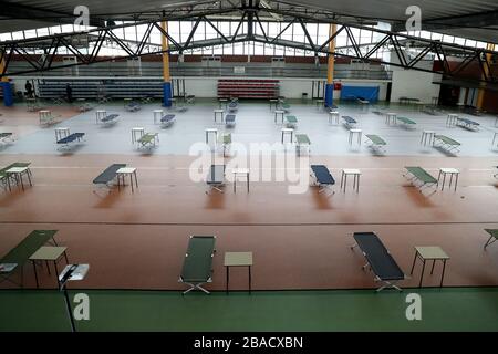 Peking, China. März 2020. Das Foto, das am 26. März 2020 aufgenommen wurde, zeigt ein Feldkrankenhaus im Universitätsstadion in Lissabon, Portugal. Kredit: Pedro Fiuza/Xinhua/Alamy Live News Stockfoto