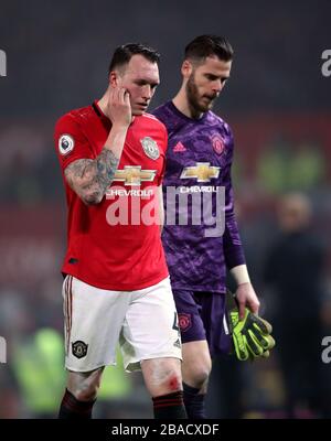 Phil Jones (links) von Manchester United und Torhüter David de GEA erscheinen nach dem Spiel niedergeschlagen Stockfoto